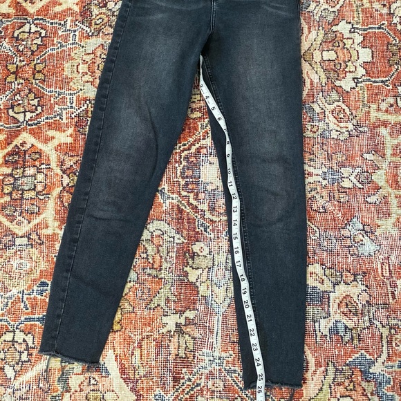 Topshop Moto High-Rise Jamie Jeans Size W25 L30 in Faded Black with Frayed Hem - Picture 3 of 9